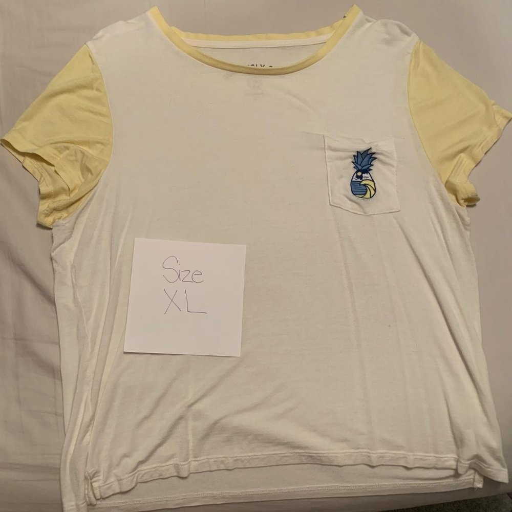 White and Yellow Pineapple Top